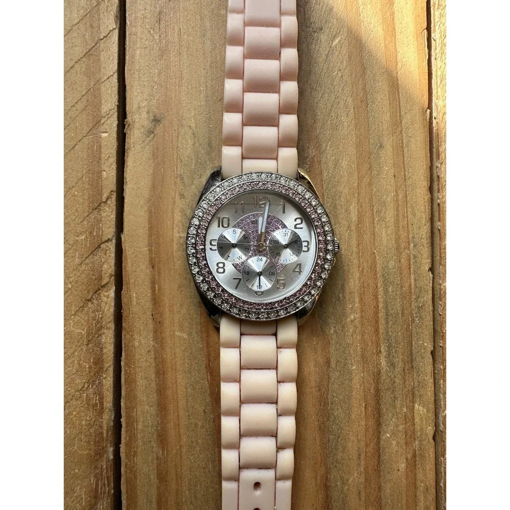Guess Ladies Multifunction Pink Watch G10197L Water Resistant To 350 FT WORKS - Picture 1 of 14